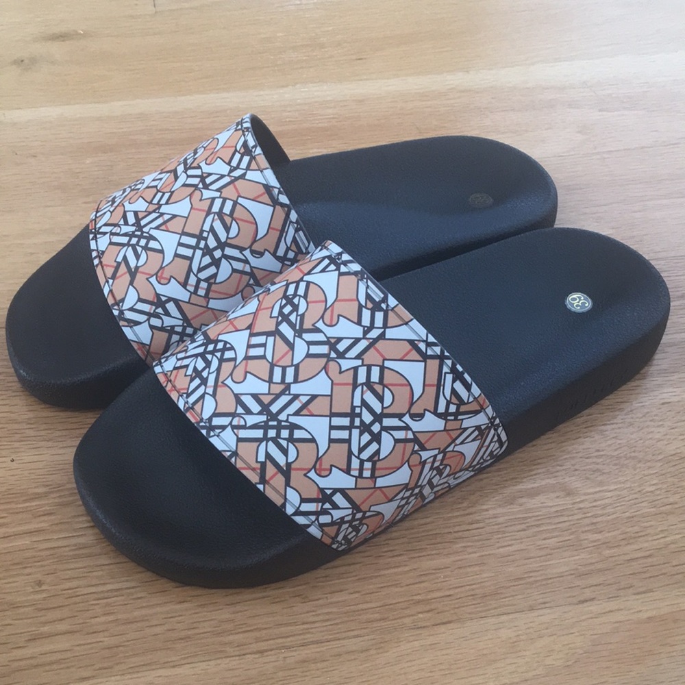 Burberry slippers